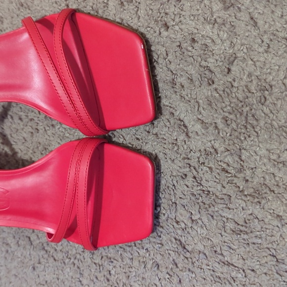Red kitten heels - Picture 6 of 7